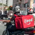 iFood pede contribuição ao INSS de 5% a 11% sobre renda dos motoboys